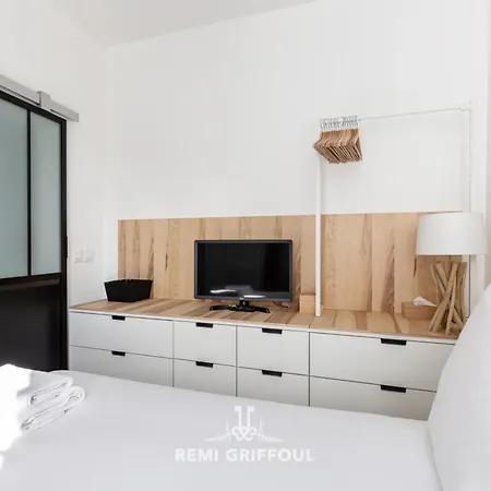 Le Vannier Private Garage Balcony 2 Guests